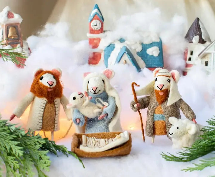 Classic Nativity Set incl FREE Shep Sheep Sew Heart Felt